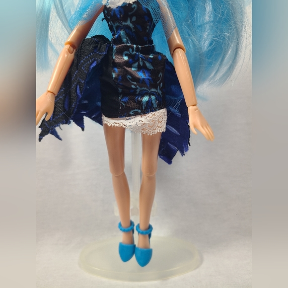 Bratzillaz Bratz House of Witchez Carolina Past Witchy Princess - Picture 5 of 6